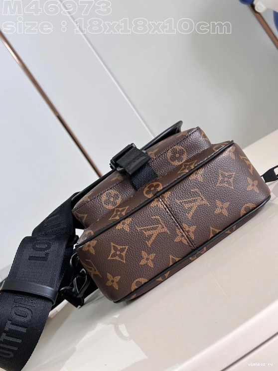 WIS Trail LOUIS Messenger-18*18*10CM VUITTON 1028